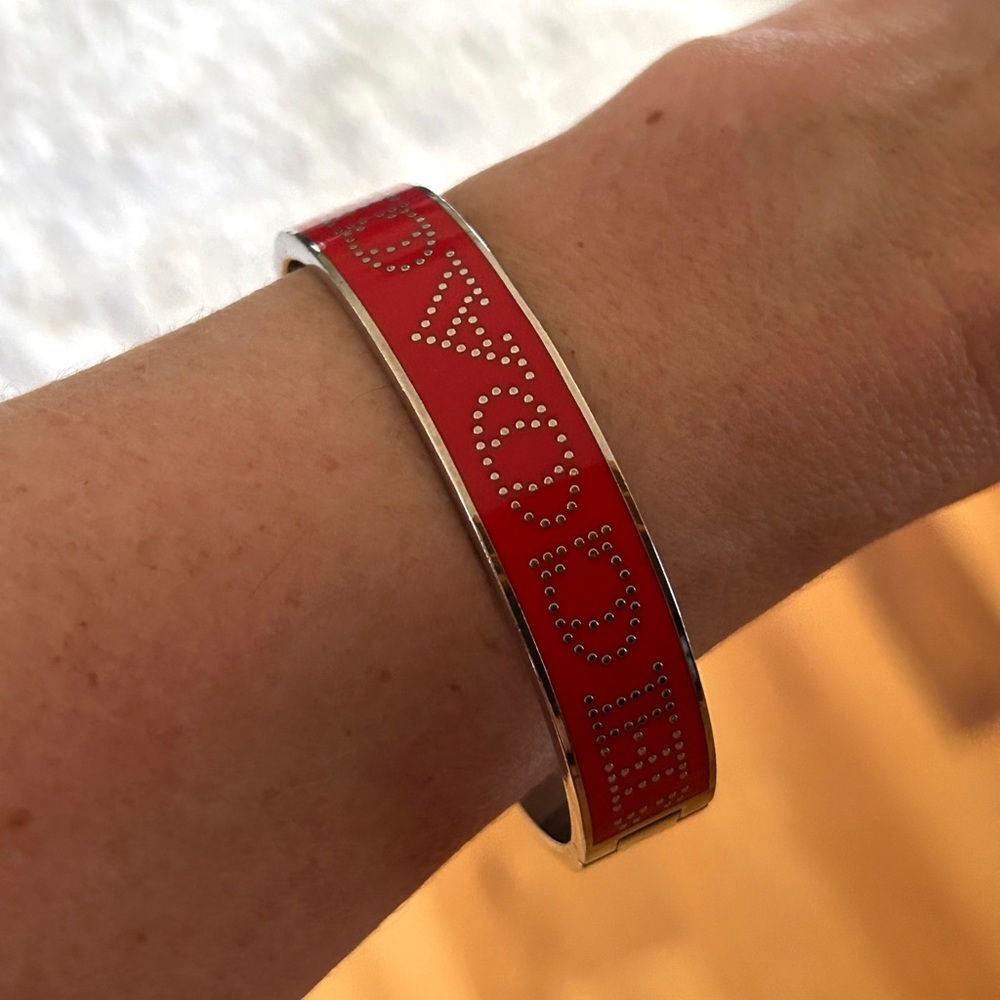 Vintage Coach Red Enamel Logo Bangle Bracelet – Hinged with Safety Chain 7” - Picture 12 of 13